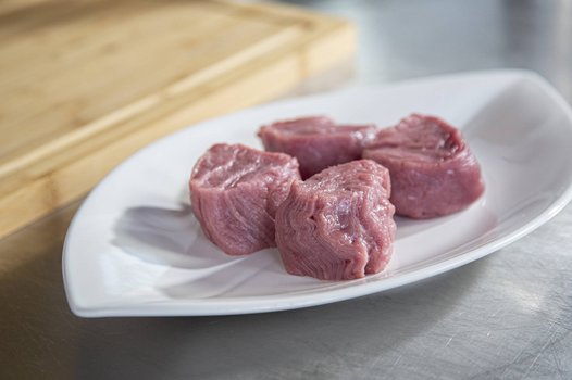 Lasciare riposare la carne a temperatura ambiente.
